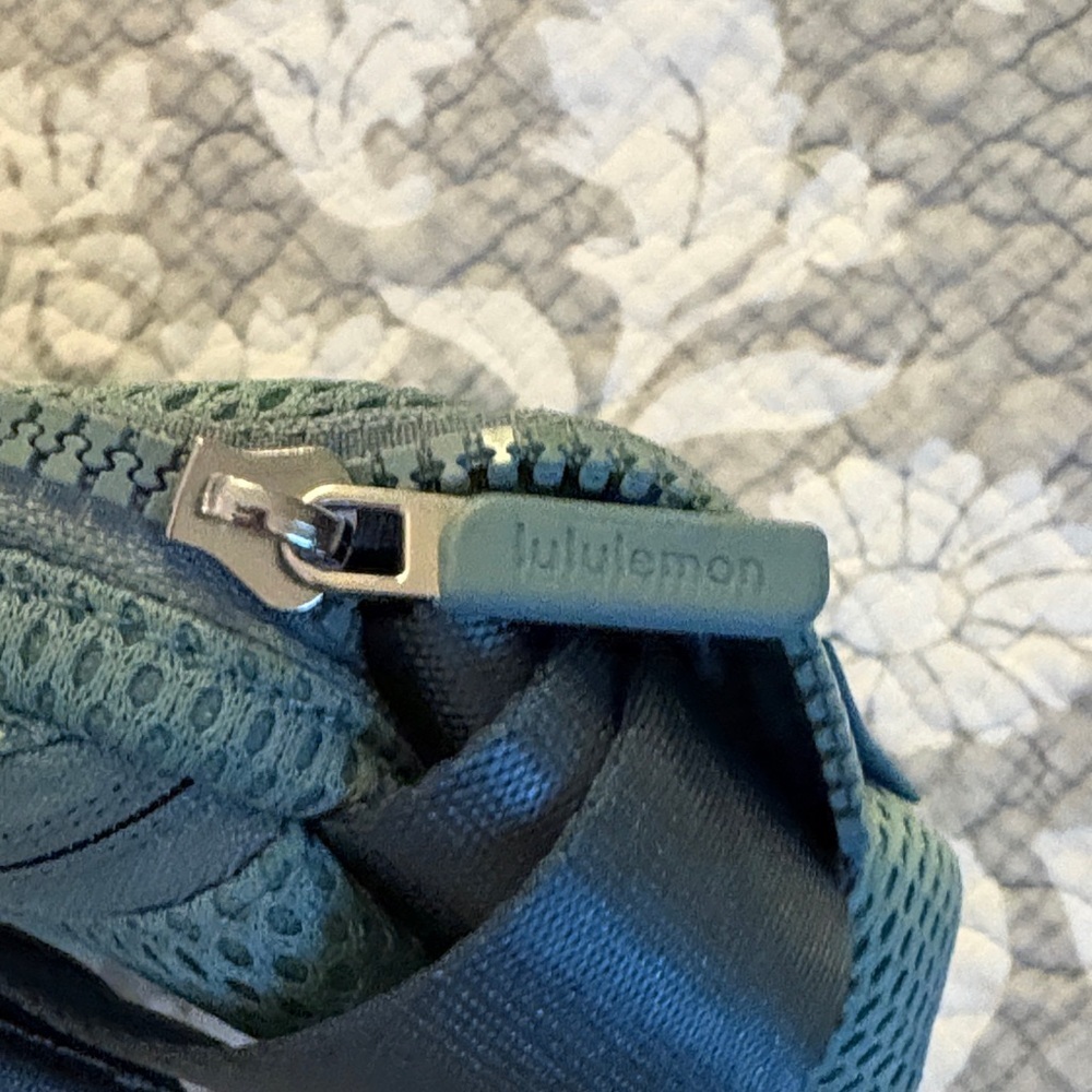 Lululemon Athletica Crater Blue Mesh Belt Bag - Picture 5 of 8